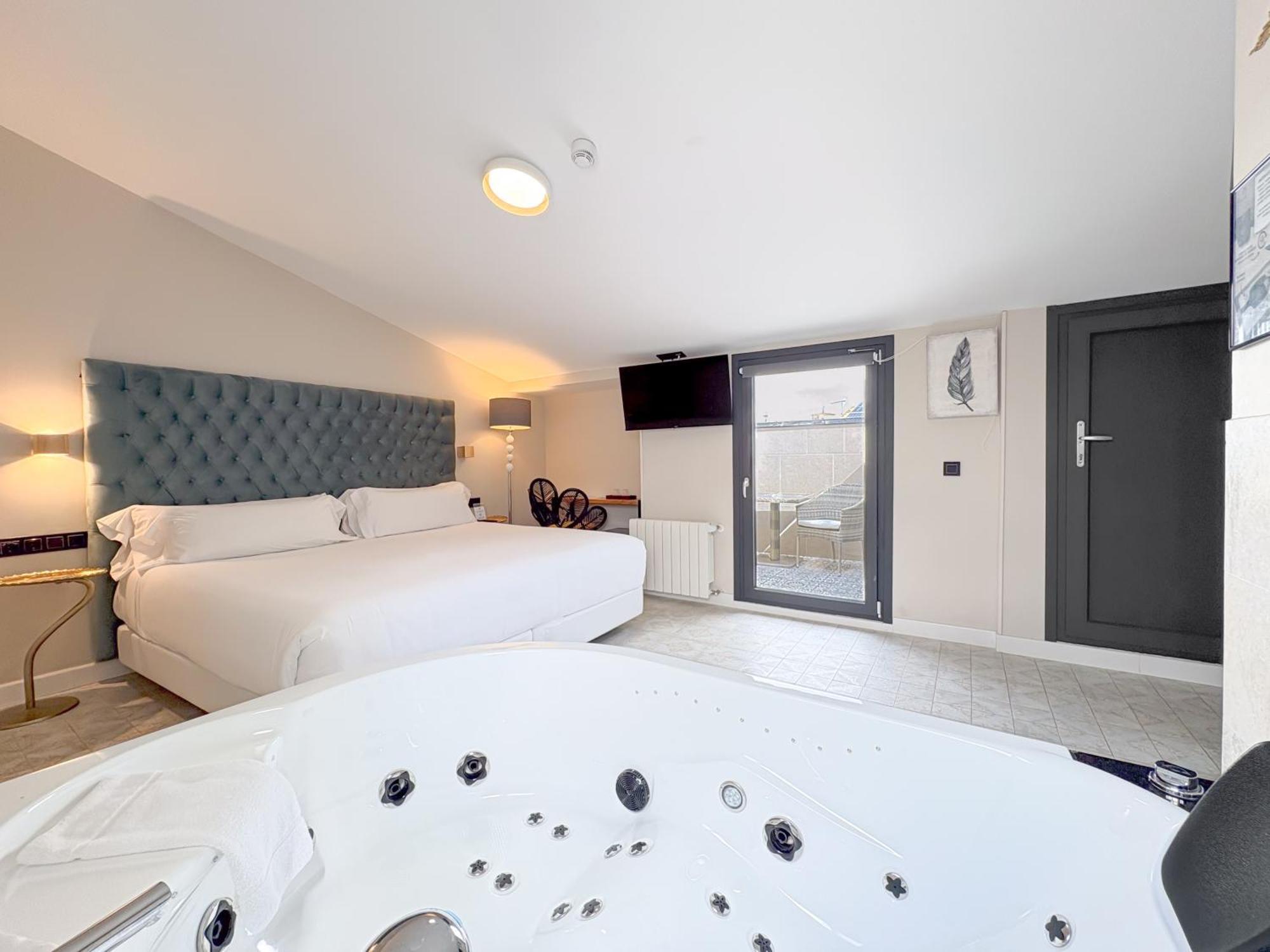 Akla Hotel Badajoz Esterno foto