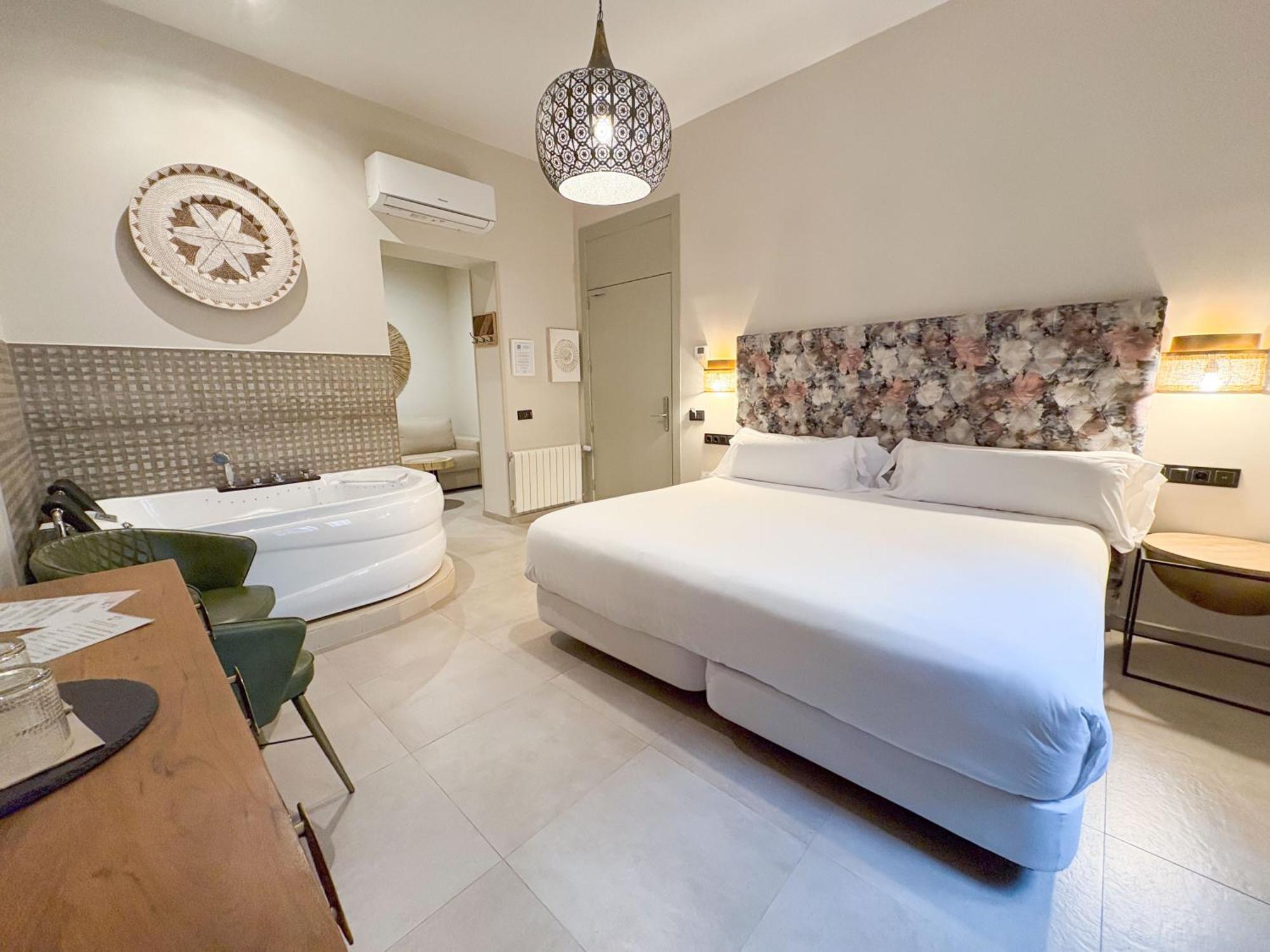 Akla Hotel Badajoz Esterno foto